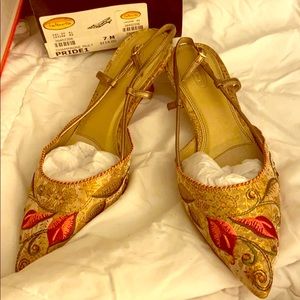 Brand new in box Talbots embroidered kitten heels